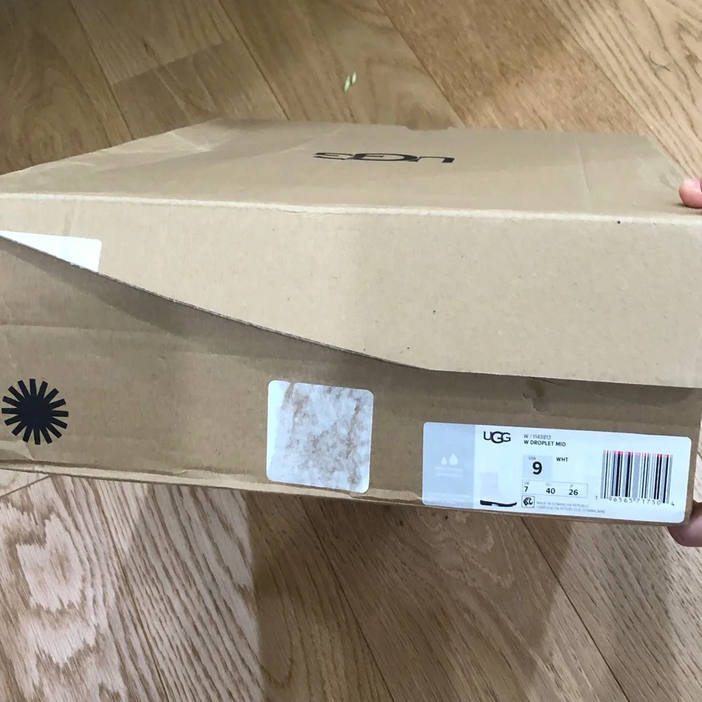 NIB UGG Droplet Mid Rain Boots Size 9 White